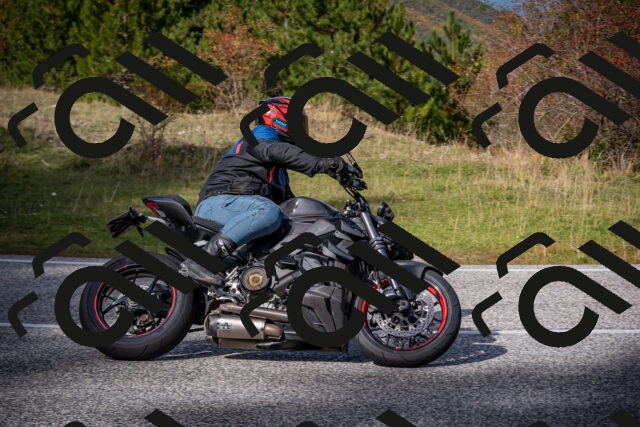 20251012124105-_5009667_am_