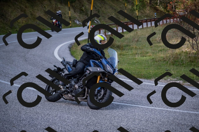 20251012124144-_5009672_am_