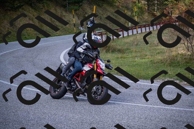 20251012124147-_5009677_am_