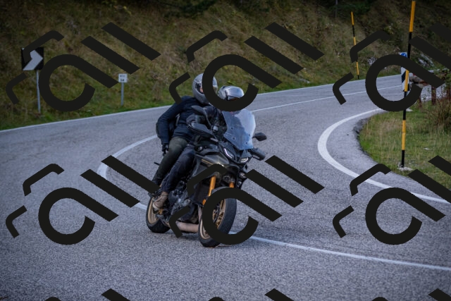 20251012124309-_5009684_am_