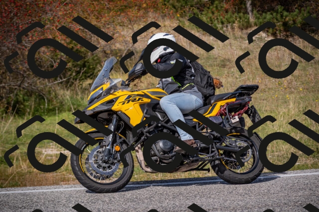 20251012124439-_5009702_am_