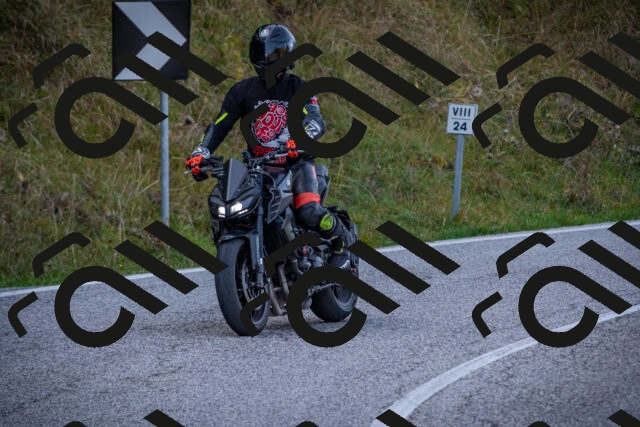 20251012124443-_5009703_am_