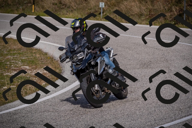 20251012124448-_5009706_am_