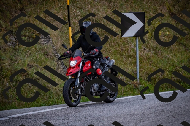 20251012124503-_5009711_am_