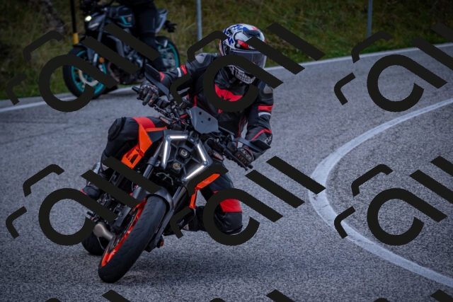 20251012124555-_5009713_am_