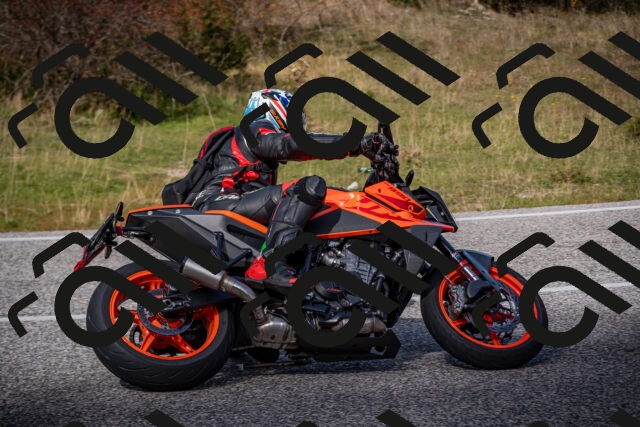 20251012124557-_5009716_am_