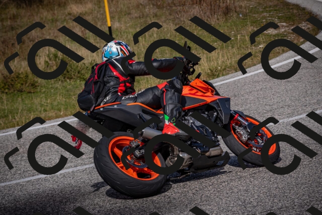 20251012124557-_5009717_am_