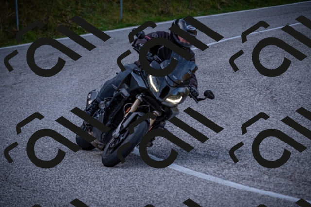 20251012124738-_5009737_am_