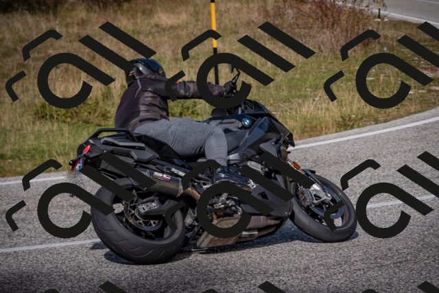 20251012124740-_5009740_am_