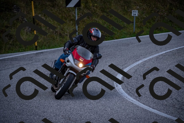 20251012124820-_5009744_am_