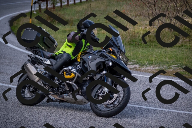 20251012125052-_5009776_am_