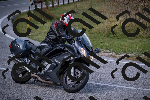 20251012125053-_5009779_am_