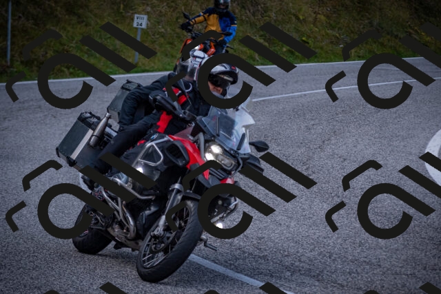 20251012125055-_5009782_am_