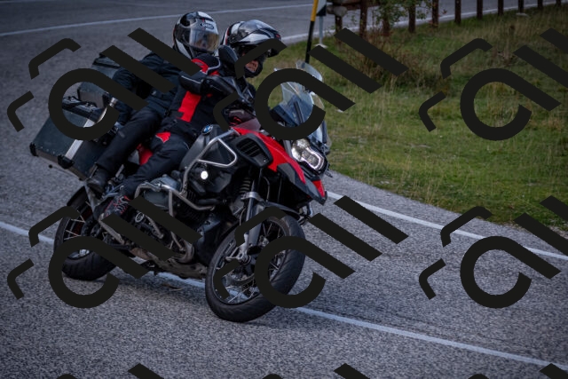 20251012125056-_5009783_am_