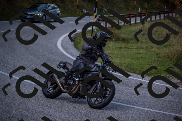 20251012125056-_5009784_am_