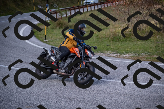 20251012125058-_5009786_am_