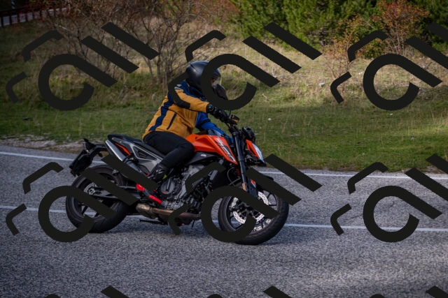 20251012125058-_5009787_am_