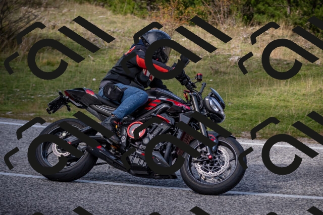 20251012125224-_5009804_am_