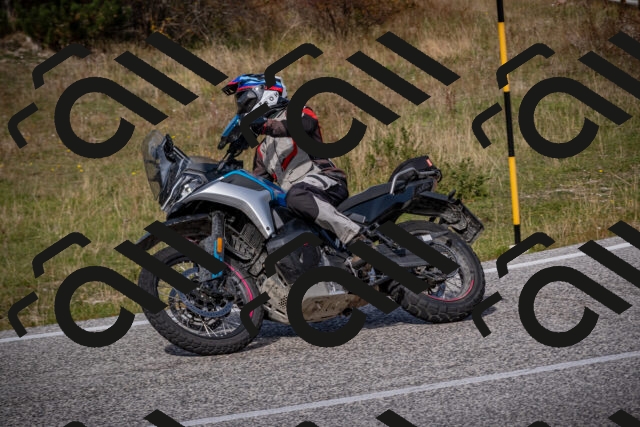 20251012125235-_5009807_am_