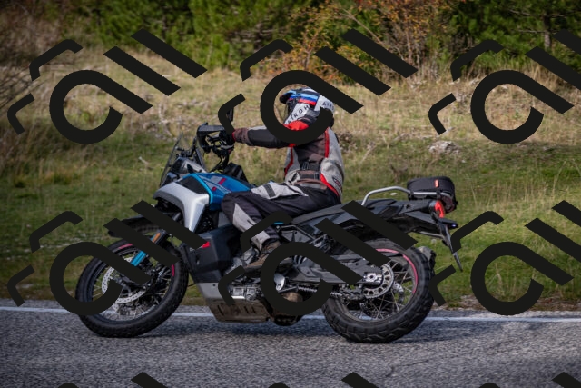 20251012125235-_5009809_am_