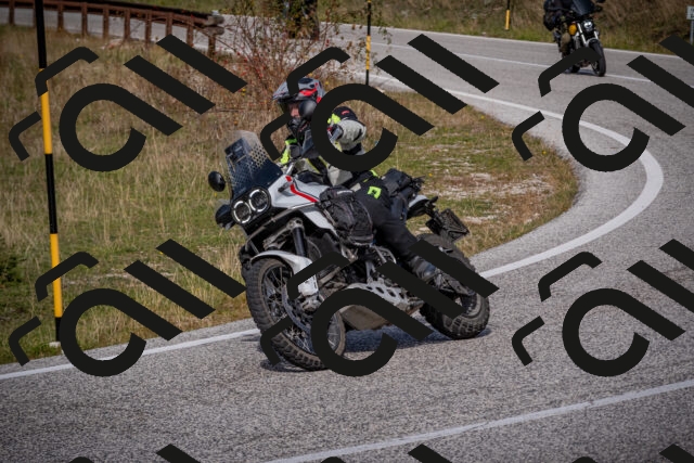 20251012125246-_5009813_am_