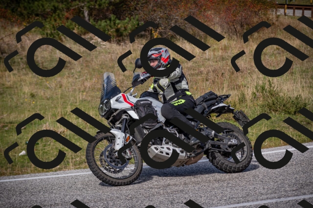 20251012125246-_5009814_am_