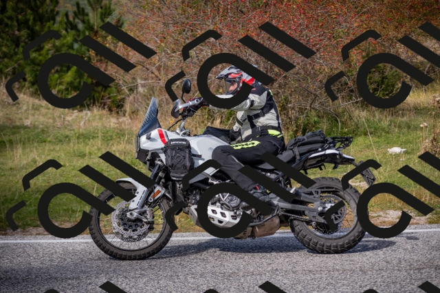 20251012125247-_5009815_am_