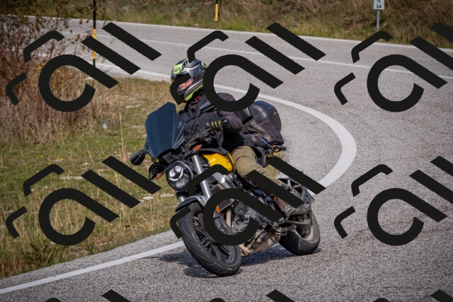 20251012125248-_5009816_am_