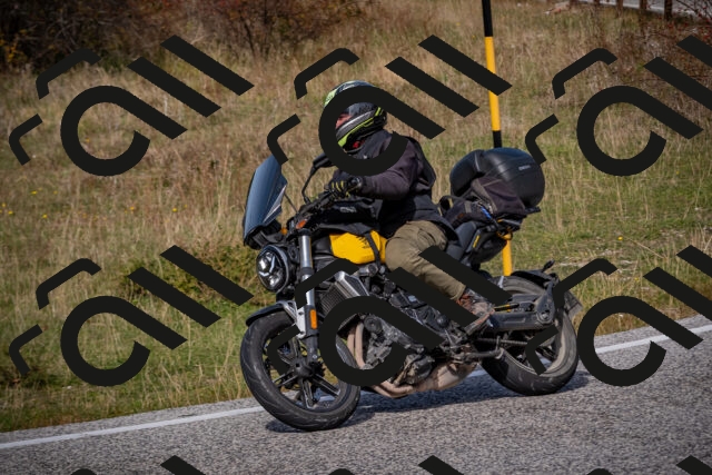 20251012125248-_5009817_am_