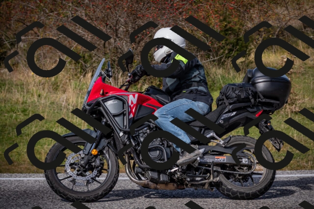 20251012125250-_5009820_am_