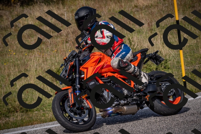 20251012125555-_5009830_am_