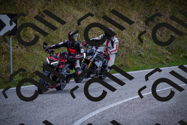 20251012125559-_5009833_am_