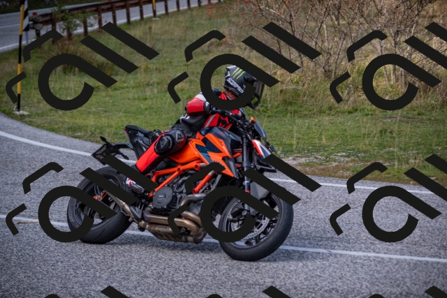 20251012125604-_5009838_am_