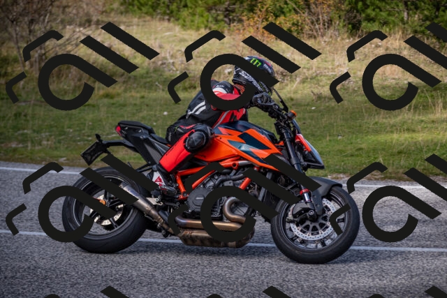 20251012125604-_5009839_am_