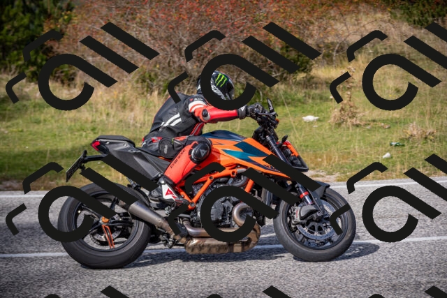 20251012125605-_5009840_am_