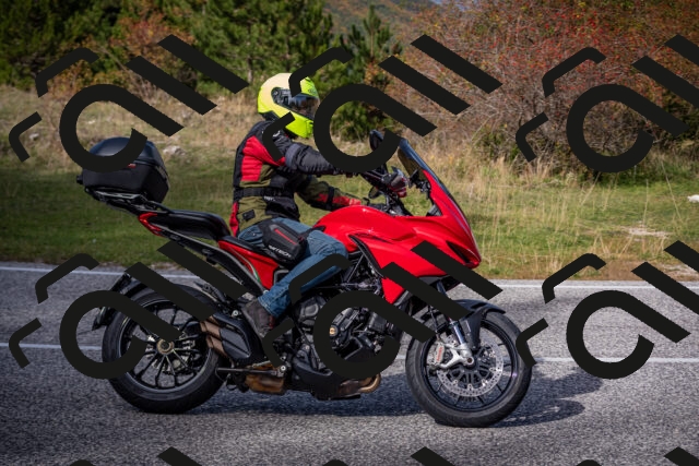 20251012125643-_5009851_am_