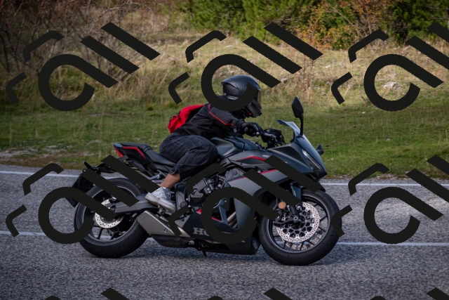 20251012125852-_5009857_am_