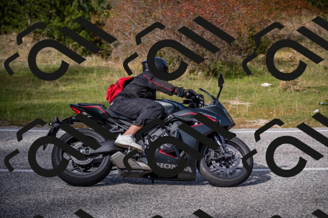 20251012125853-_5009858_am_