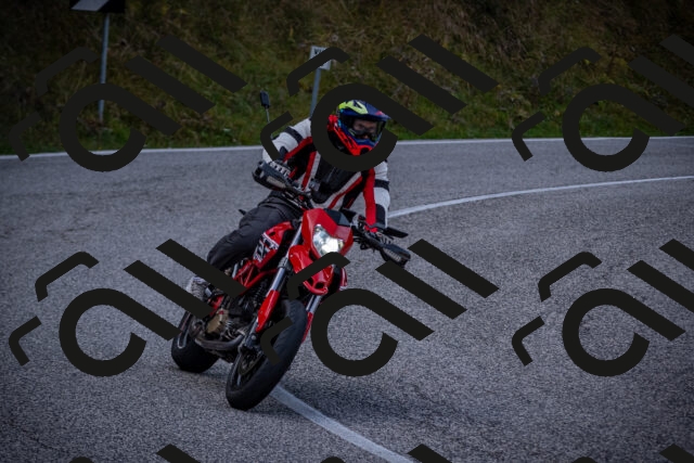 20251012125856-_5009859_am_