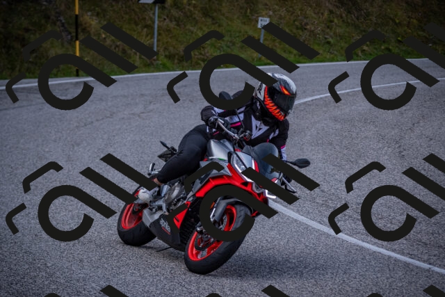 20251012125936-_5009866_am_