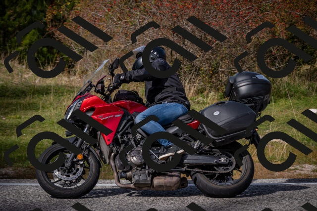 20251012125951-_5009879_am_