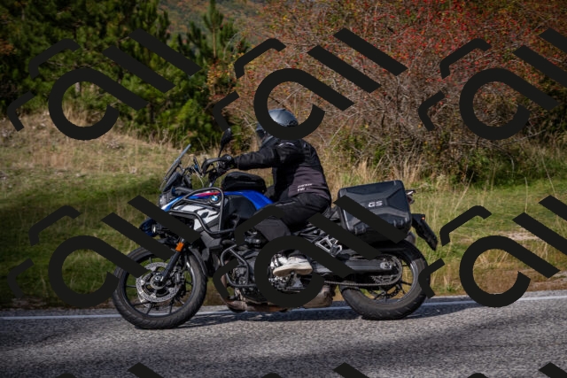 20251012125952-_5009880_am_