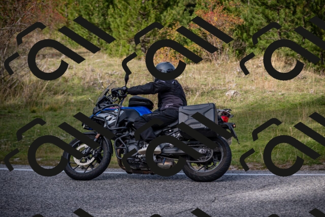 20251012125952-_5009881_am_