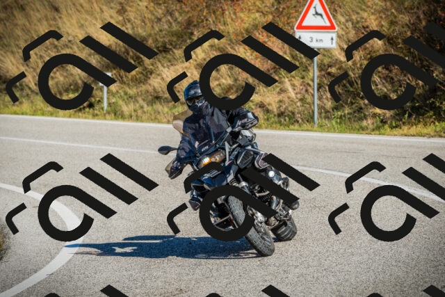 202510111106-DSC02061_c1_