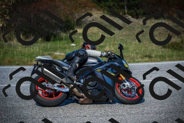 202510111159-DSC02504_c1_