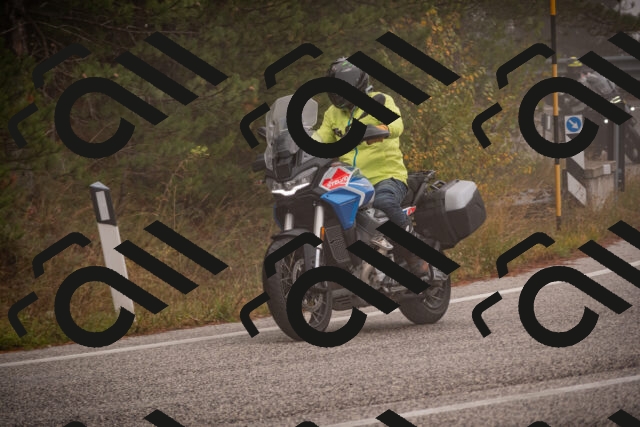 20251018113021-_5009932_am_