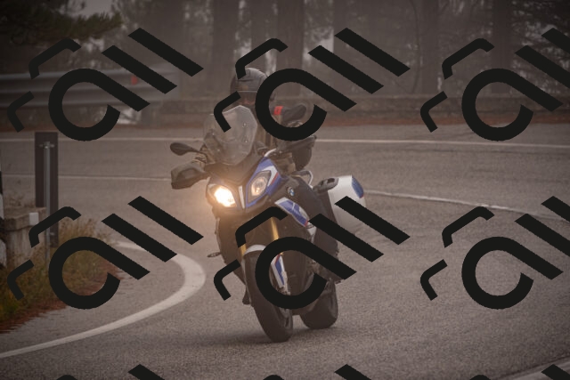 20251018113037-_5009944_am_