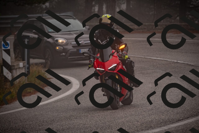 20251018113349-_5009950_am_