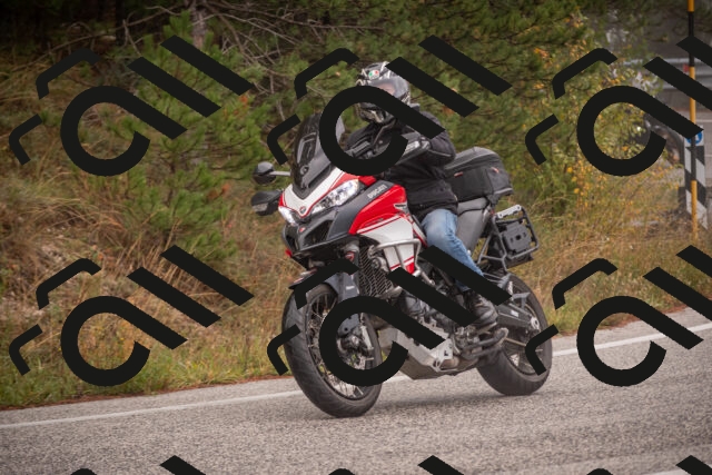 20251018114012-_5009979_am_