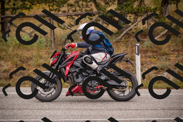 20251018114013-_5009984_am_